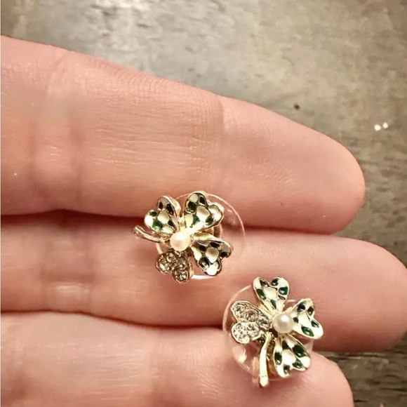 ‼️3/$30 Four Leaf Clover Stud Earrings With Green Enamel Leaves And Pearl Center - Picture 7 of 7